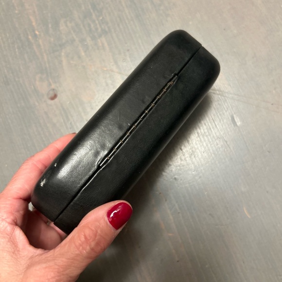 Balmain glasses case
Looks & works great - Picture 4 of 9